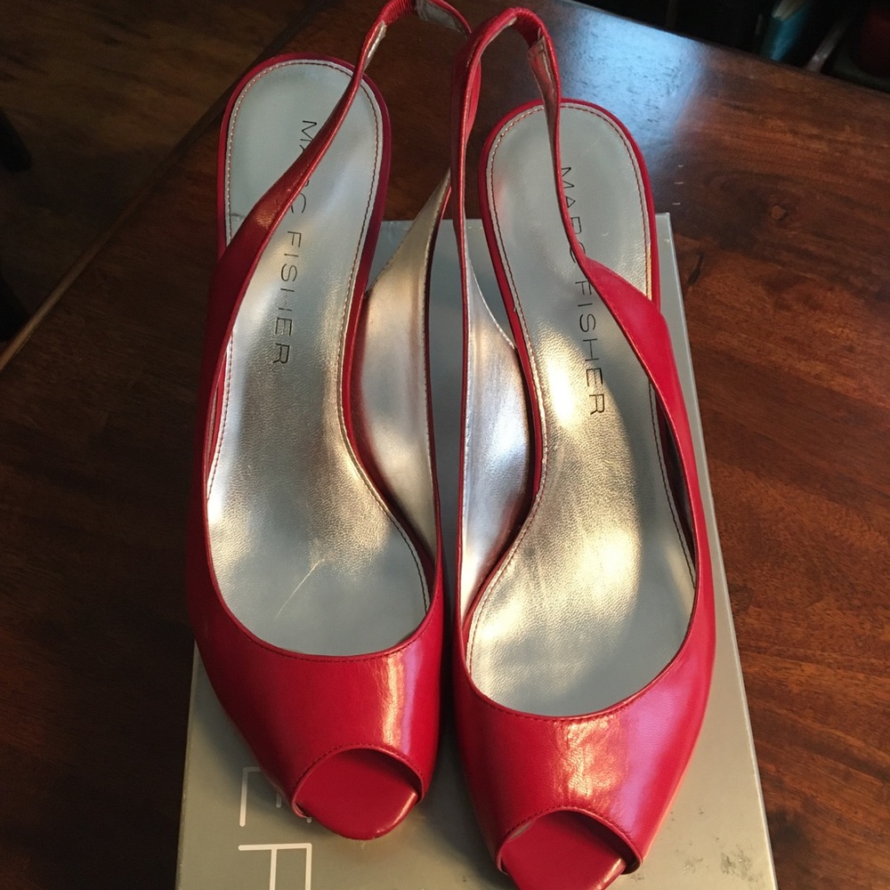 Marc Fisher size 9 red heel sling back